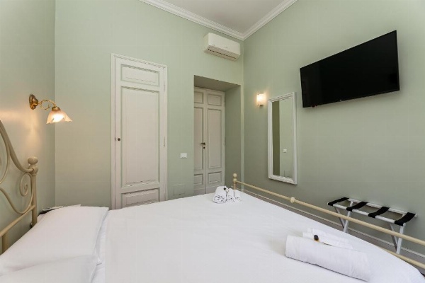 Pantheon Luxury House image 13