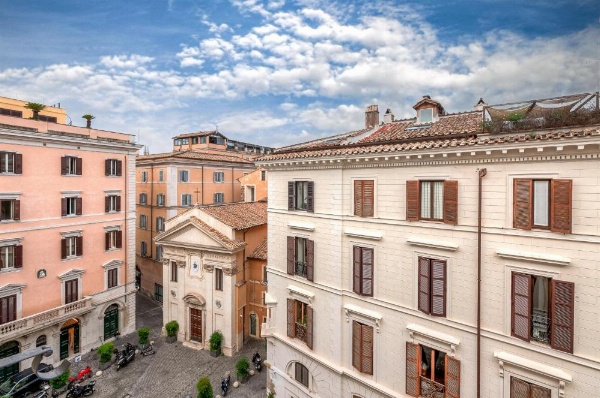 Pantheon Luxury House image 20